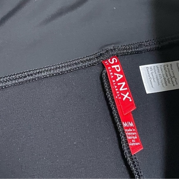 Spanx Perforated Faux Leather Panel Legging Very Black sz M - Picture 6 of 11